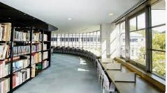京都精華大学情報館図書館の画像