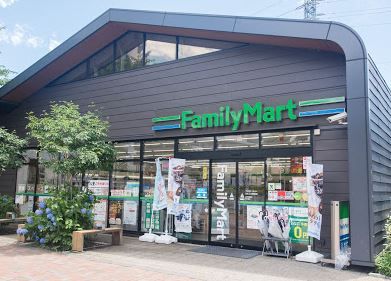 ファミリーマート 玉川上水駅前店の画像