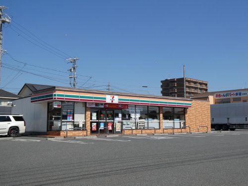 セブンイレブン 半田新居町店の画像