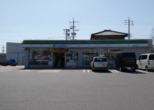 ファミリーマート 半田新居町店の画像