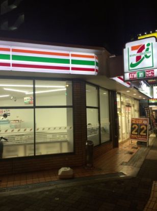 セブンイレブン 東三国御堂筋店の画像