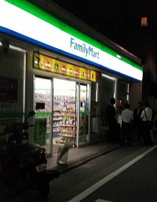 ファミリーマート 学芸大学駅南店の画像