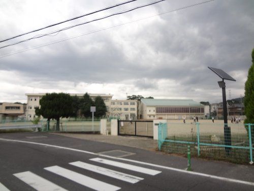 泉ヶ丘中学校の画像