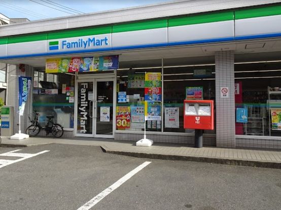 ファミリーマート 川崎苅宿店の画像