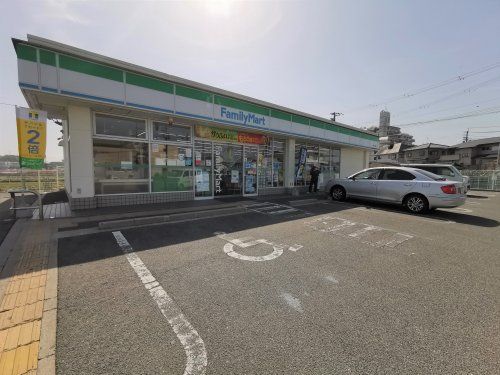 ファミリーマート 羽曳野誉田店の画像