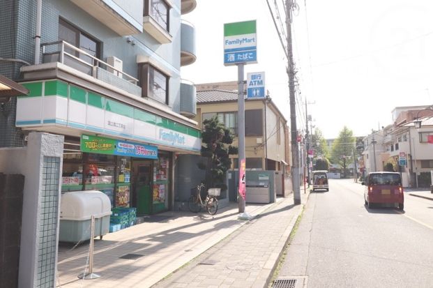 ファミリーマート国立西二丁目店の画像