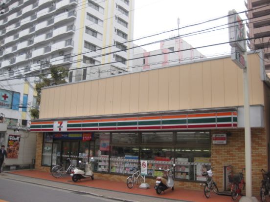 セブンイレブン 阪急塚口駅南店の画像