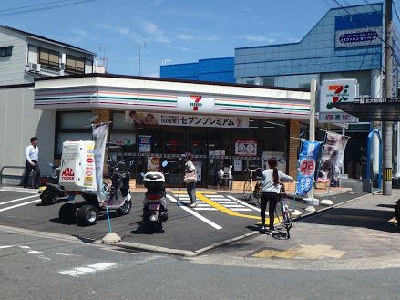 セブンイレブン 京都堀川北大路店の画像