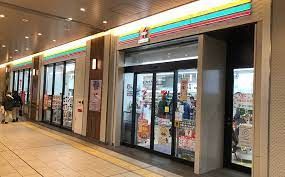 セブンイレブン ハートインJR桃谷駅南口店の画像