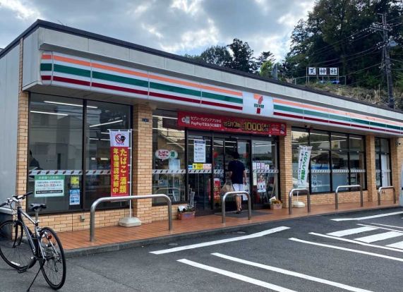 セブンイレブン 川崎東長澤店の画像