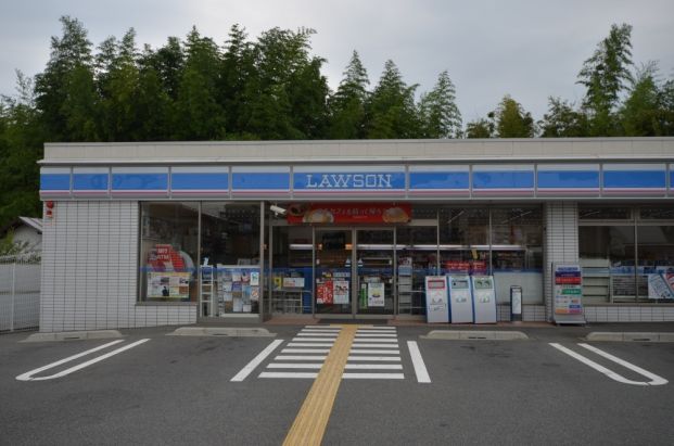 ローソン川西山下町店の画像