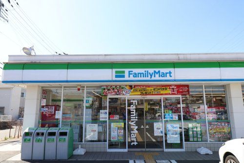 ファミリーマート 松屋大和川通店の画像