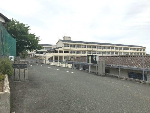 基山町立基山中学校の画像