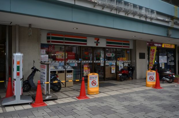 セブンイレブン川西能勢口駅前店の画像