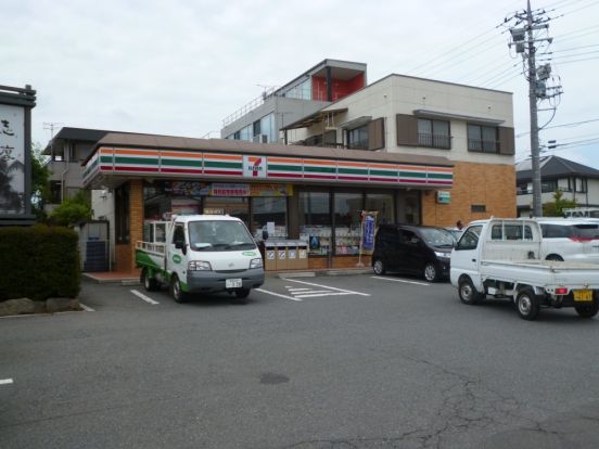 セブンイレブン乗附店の画像