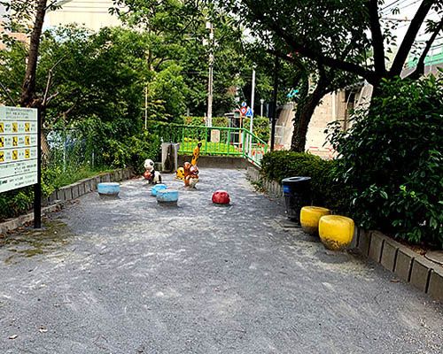 新宿区立出羽坂児童遊園の画像