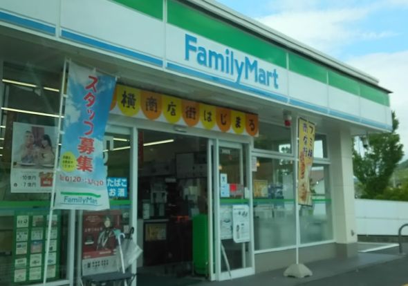 ファミリーマート 焼山中央店の画像