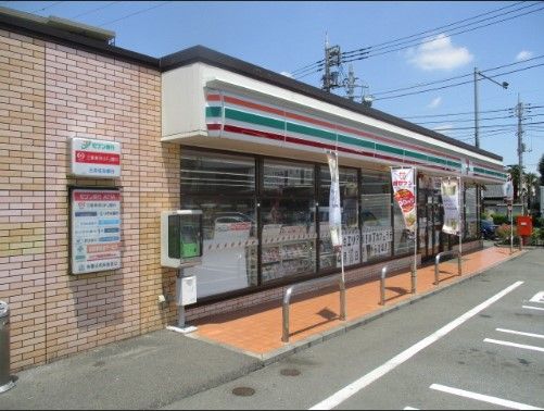 セブンイレブン横田基地前店の画像