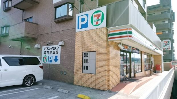 セブンイレブン 広島戸坂千足店の画像