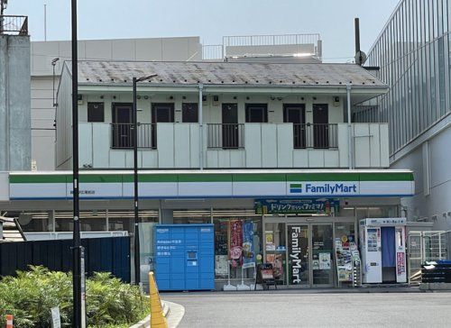 ファミリーマート　雑色駅広場前店の画像