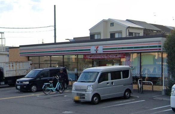 セブンイレブン 摂津東正雀店の画像