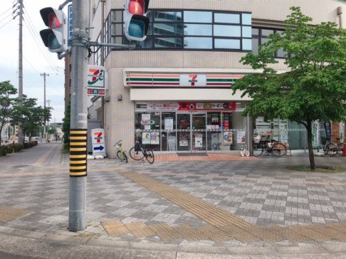 セブンイレブン 春日井勝川駅南口店の画像