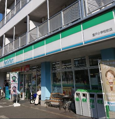 ファミリーマート 登戸小学校前店の画像