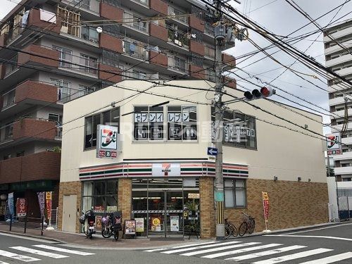 セブンイレブン 大阪日本橋東3丁目店の画像