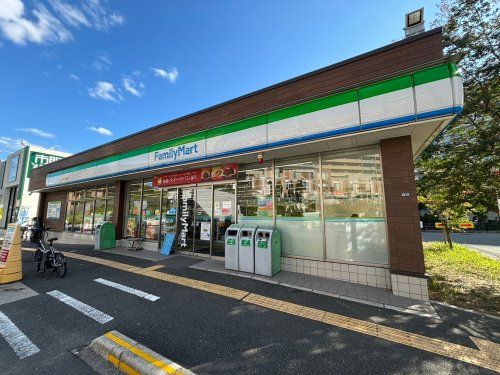 ファミリーマート 豊中上新田店の画像