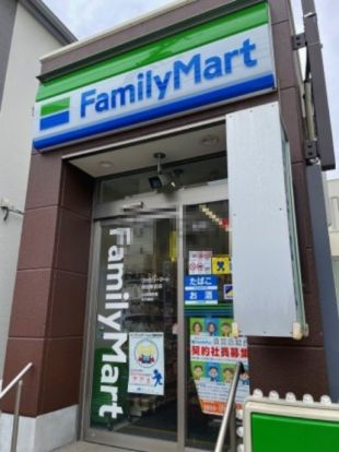 ファミリーマート 蒔田駅前店の画像