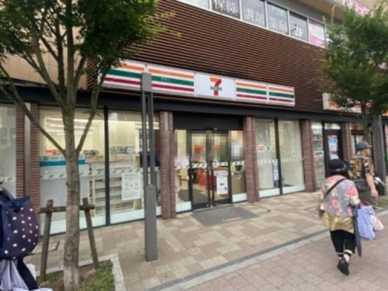 セブン-イレブン 横浜日ノ出町駅前店の画像