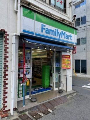 ファミリーマート 冨士屋子安通店の画像