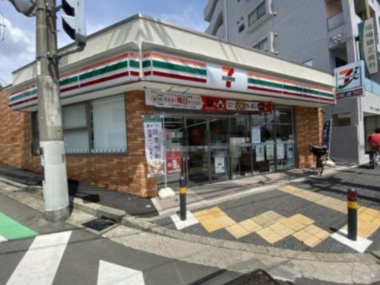 セブン-イレブン 横浜東白楽駅南店の画像