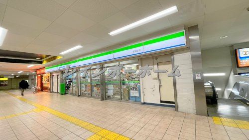 ファミリーマート 鶴瀬駅店の画像
