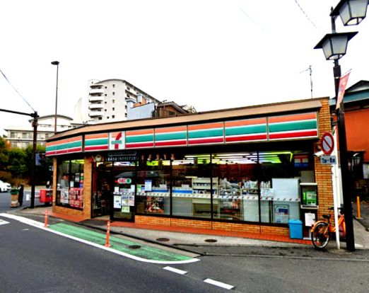 セブンイレブン 横須賀逸見店の画像