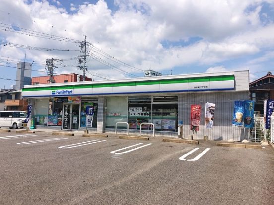 ファミリーマート 津栄町二丁目店の画像