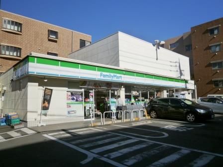 ファミリーマート 世田谷二丁目店の画像