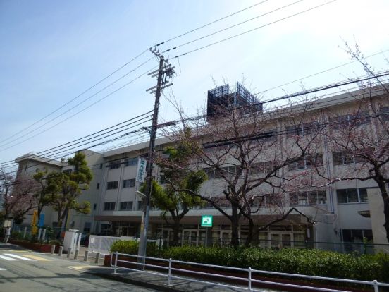 宝塚市立　末成小学校の画像