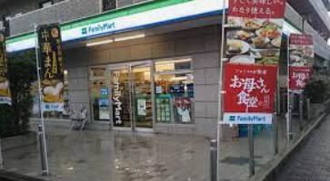 ファミリーマート 府中是政店の画像