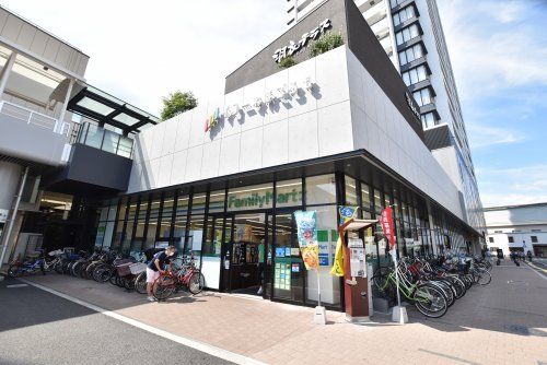 ファミリーマート 羽衣駅東店の画像