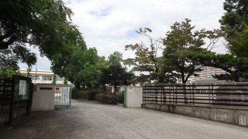 岡崎市立六名小学校の画像