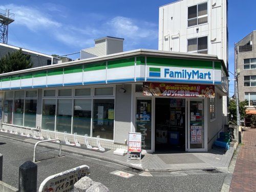 ファミリーマート 三軒茶屋駅前店の画像