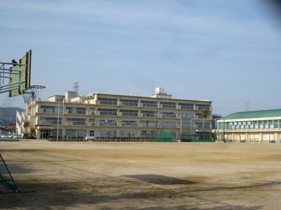 宝塚市立　安倉中学校の画像