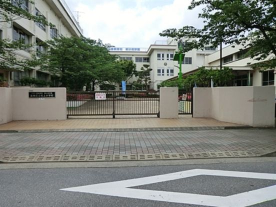 葛飾区立二上小学校の画像