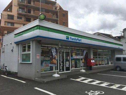 ファミリーマート 川崎苅宿店の画像