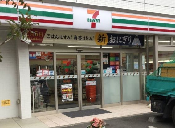 セブンイレブン 横浜大口駅前店の画像