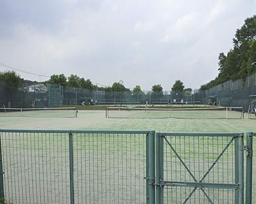 祖師谷公園テニスコートの画像