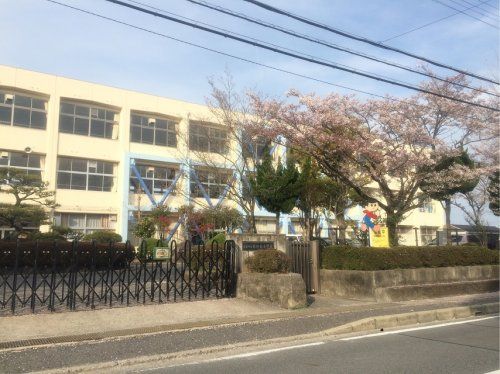 栗東市立治田西小学校の画像