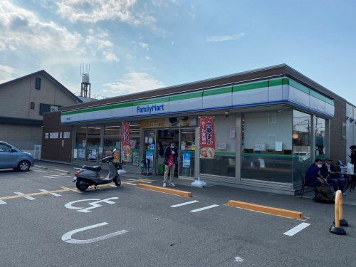 ファミリーマート 山科大塚店の画像