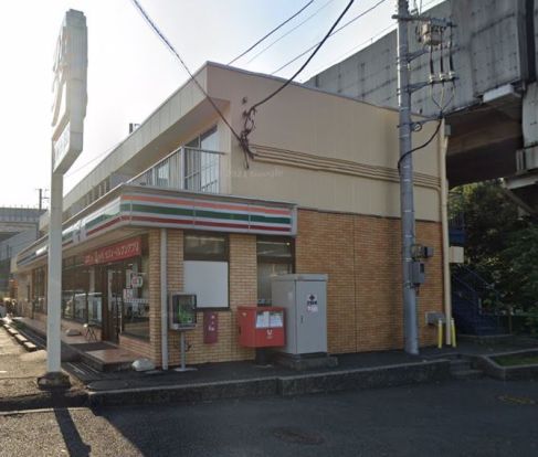 セブンイレブン 横浜三枚町店の画像